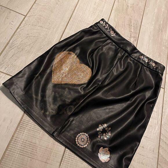 Small Dynamite Black Custom Hand-painted Paint Strip Faux Leather Mini Skirt - Picture 7 of 7